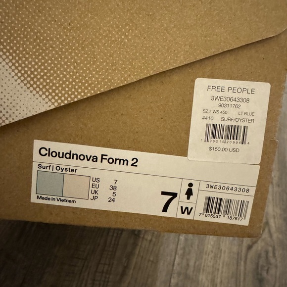Free People X On Cloud Cloudnova Form 2- NIB- Size 7 - Picture 9 of 9
